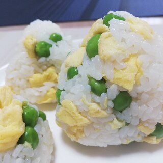 だし玉子とお豆のおにぎり